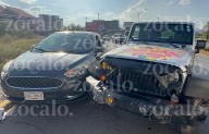 Conductor provoca choque múltiple y derriba un poste en el bulevar Venustiano Carranza