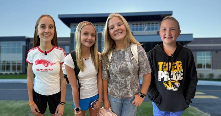 Howards Grove Middle School students celebrate first day back in brand
