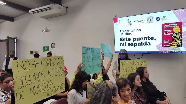 Mujeres se manifiestan contra dos cafeterías de Morelia por explotación laboral