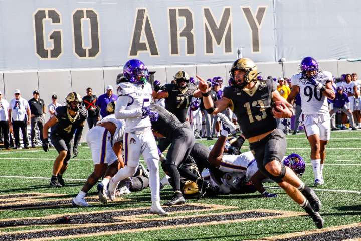 Army football player and dad save man from flames after car crash