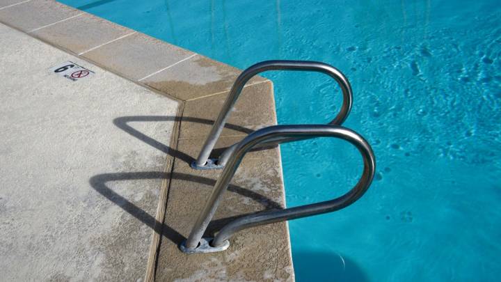 Man charged with pushing park manager into Glen Ellyn pool during rowdy scene