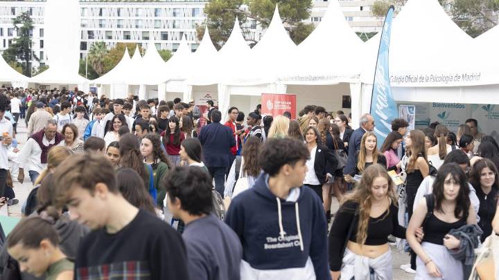 La Plaza de Colón de Madrid, epicentro del Día de las Profesiones para miles de estudiantes