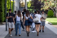 Los jóvenes españoles dejan la casa de sus padres a los 30, casi cuatro años después que la media europea