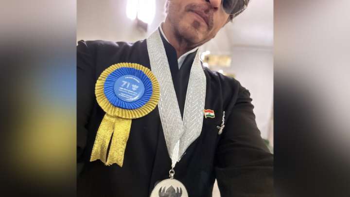 National Award: SRK flaunts his silver medal; children Suhana, Aryan congratulate him with special post