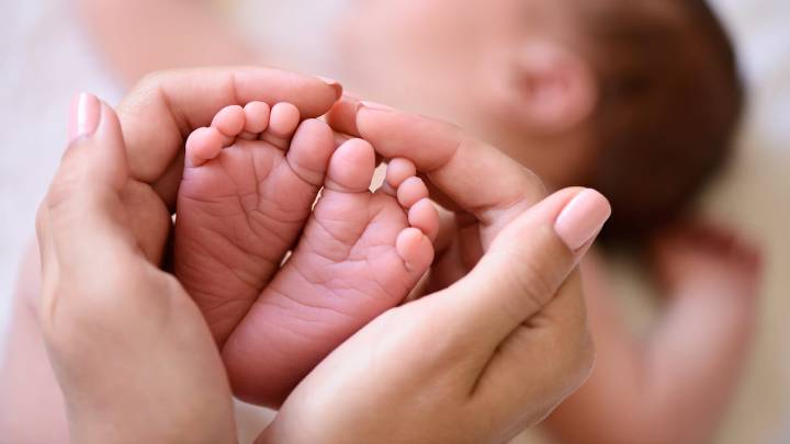 Madres en EE. UU. sacrifican su empleo por la educación de sus hijos: nueva encuesta revela un dilema creciente