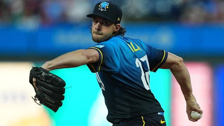 Nola takes perfect game into 6th, moves to 2nd on Phillies' strikeout list in 3
