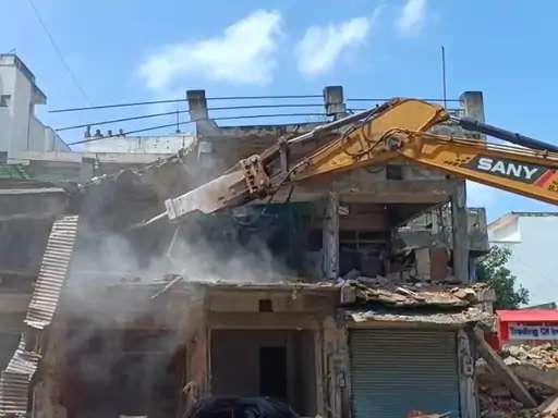 AMC launches demolition drive in Naroda