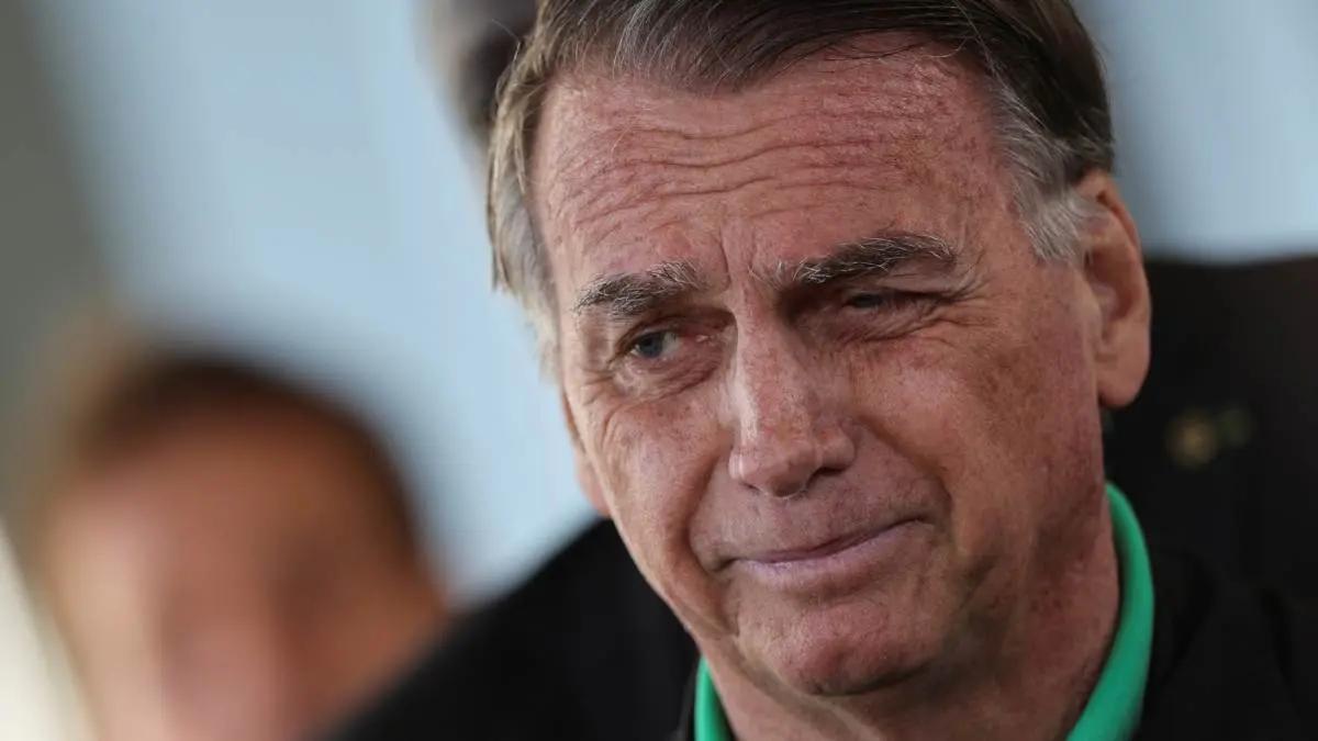 Por intento de golpe de Estado dan 27 años de cárcel a Bolsonaro