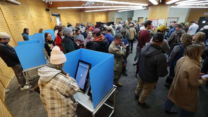 Utah congressional delegation in 'watch and wait' mode as maps are redrawn