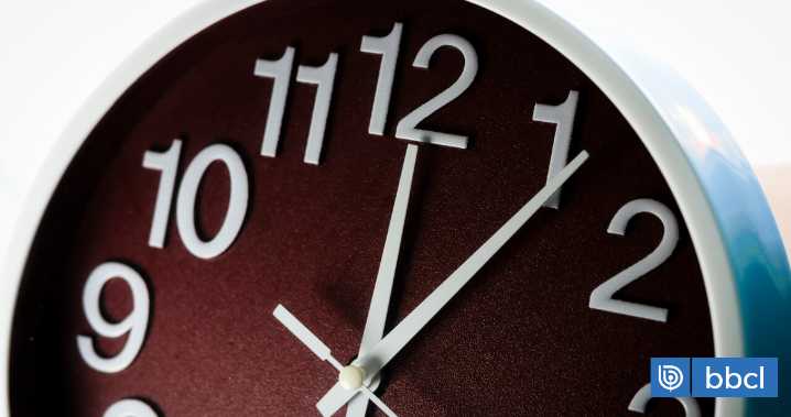¿Qué hora es? Revisa aquí el huso horario oficial en Chile y cómo ajustarlo en tus dispositivos
