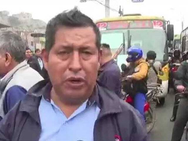 Decenas de transportistas marchan al Congreso de la República en protesta por contantes extorsiones