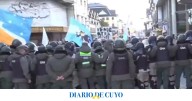 Milei debió suspender el acto de campaña en Ushuaia por protestas del kirchnerismo