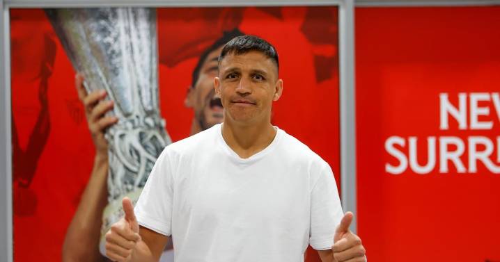 Alexis Sánchez ya se encuentra en España para firmar con el Sevilla