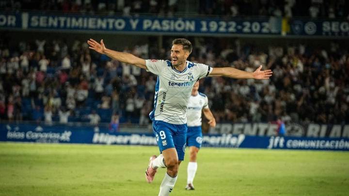 El goleador De Miguel da su opinión en el debate sobre los dos delanteros en el CD Tenerife