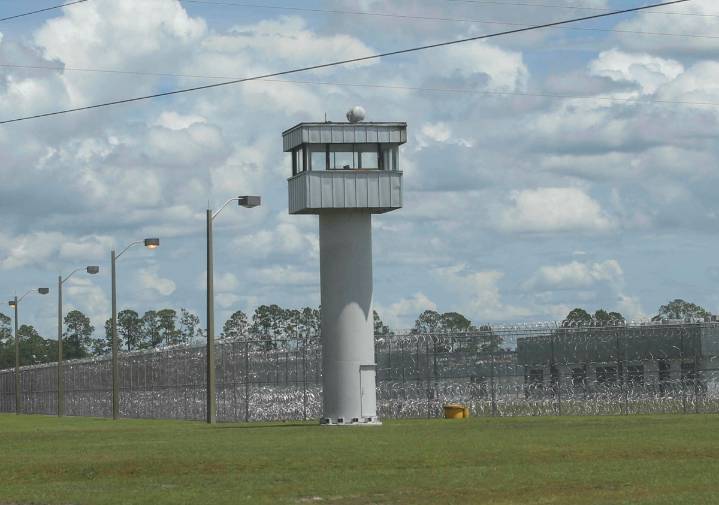 Deportation Depot, el nuevo centro de detención de migrantes en Florida