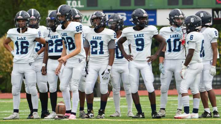 Watch Lake Forest score late TDs to topple Archmere