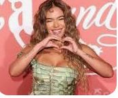 Karol G transforma su música en proyectos sociales con impacto en Colombia