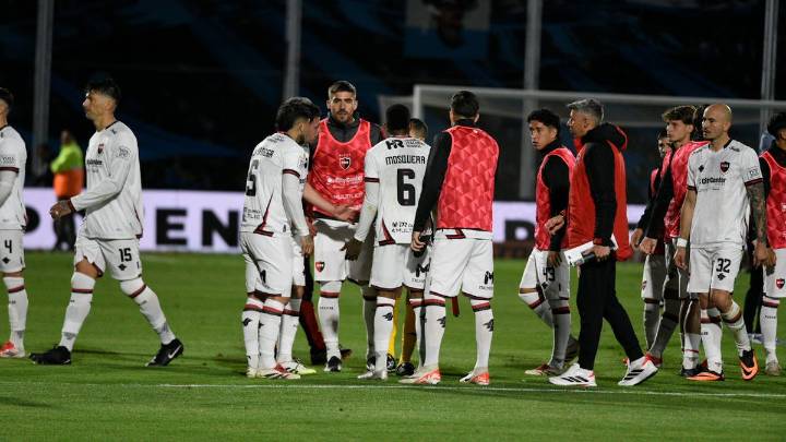 Newell's se metió en el tobogán, cometió todos los errores y hay olor a final