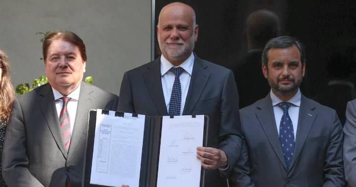 Gobierno promulga histórica reforma al sistema de notarías: límite de edad para los notarios y digitalización de servicios