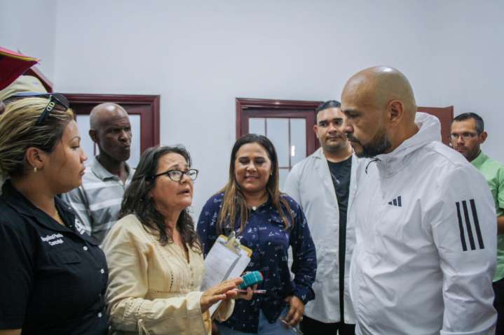 El Alcalde Héctor Soto evalúa las instalaciones del Oncológico Génesis Petit en San Francisco: Compromiso con la salud local.