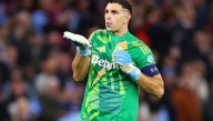 Manchester United contrató a un arquero belga y desistió de la llegada del "Dibu" Martínez