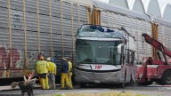Dan de Alta a 34 Lesionados por Choque entre Tren y Autobús en Atlacomulco, Edomex