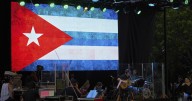 Silvio Rodríguez inicia gira latinoamericana con un repleto concierto en la Universidad de La Habana