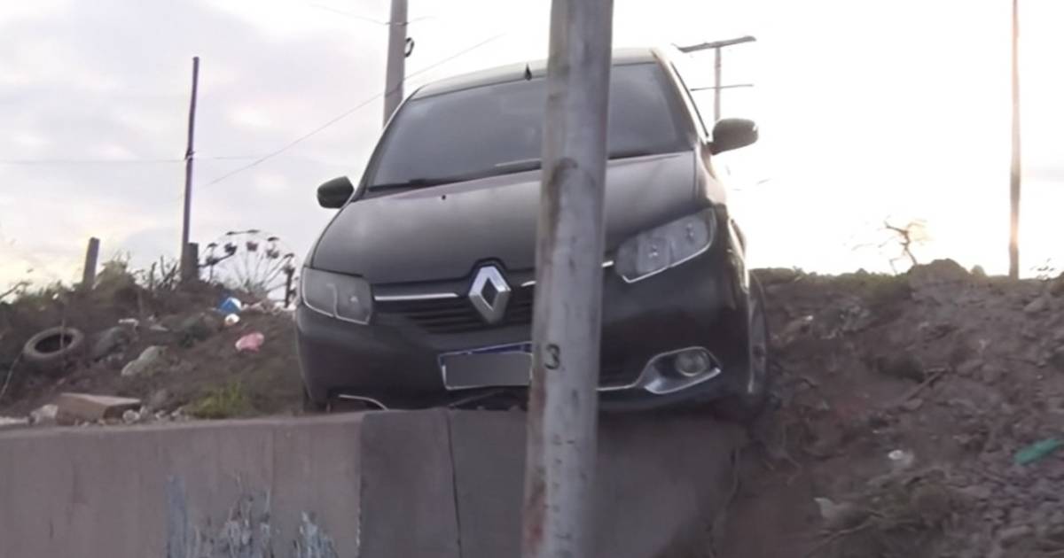 Quedó incrustado en la barranca