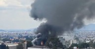 Incendio de gran magnitud en bodega de pinturas alarma a Los Reyes La Paz