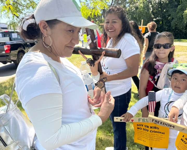 Líderes religiosos y pro inmigrantes oran por un ‘despertar moral, misericordia y justicia’ en North Chicago