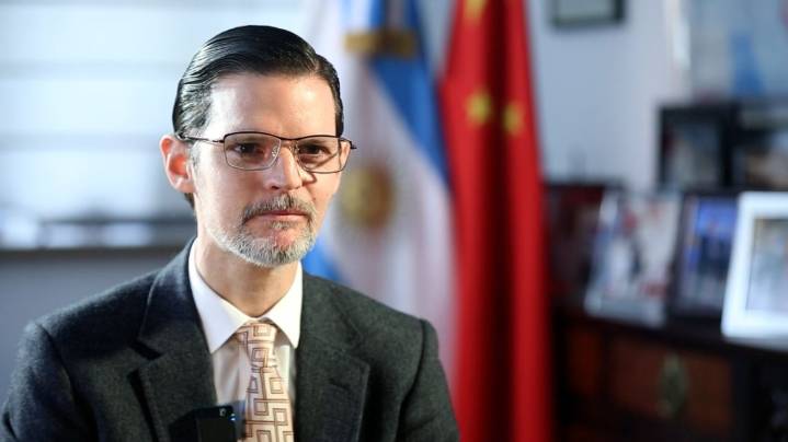 Sabino Vaca Narvaja: "El salvataje obsceno de Bessent refleja el fracaso del plan económico de Milei"