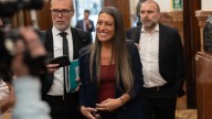 Junts pacta con el Gobierno que las empresas atiendan también en catalán