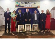La Peña Roteña distingue a la Hermandad de San Isidro, Miguel Ángel Caballero y Rafael Díaz