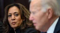 Harris critica duramente al entorno de Biden y afirma que “fue una imprudencia” dejar que se presentara