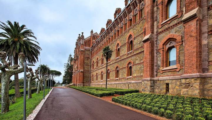 Muere un figurante durante el rodaje de la última película de Los Javis en Comillas