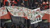El fuerte mensaje de los hinchas de Colón hacia la directiva y el plantel en una bandera