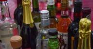 ONG y legisladoras piden advertir sobre riesgo de cáncer en botellas de bebidas alcohólicas