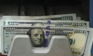 El dólar oficial atravesó el techo de la banda de flotación y aseguran que el Banco Central comenzó a vender reservas