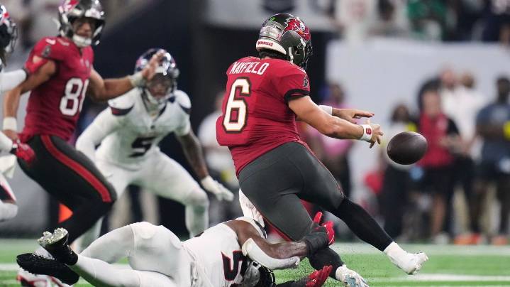 Baker Mayfield and Rachaad White rally Bucs to 20