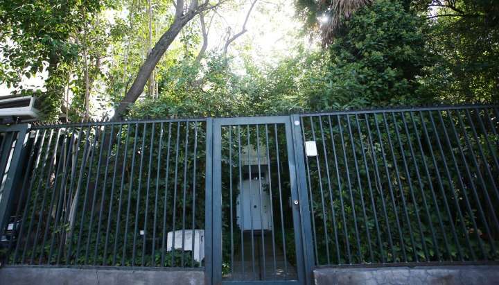 Abogada del Ministerio de Bienes Nacionales admitió que olvidó prohibición constitucional en compra de casa de Allende