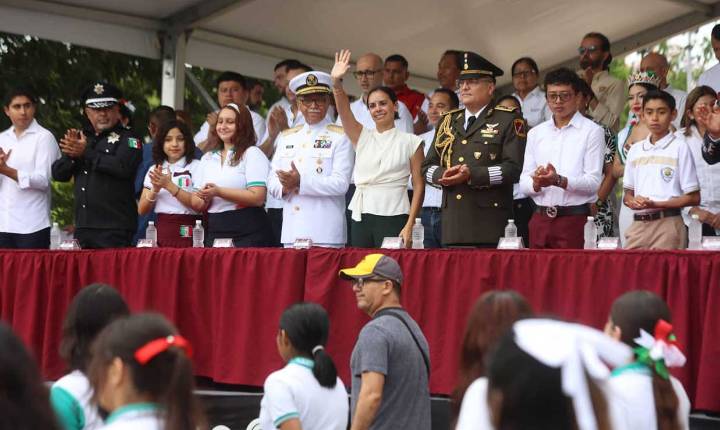Cancunenses conmemoran 215 Aniversario de Independencia de México