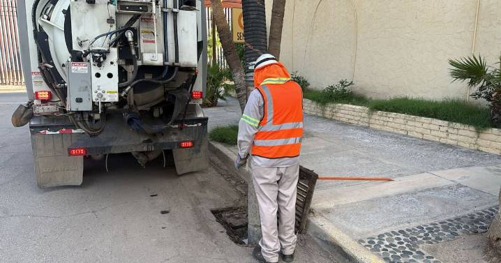 CESPM intensifica limpieza de drenajes ante posibles lluvias en Mexicali