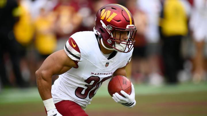 Commanders RB Austin Ekeler carted off vs. Packers with Achilles injury