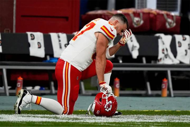 Travis Kelce, de Chiefs, asume responsabilidad por la lesión de Xavier Worthy en Brasil