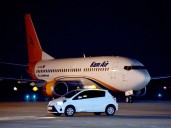 Stowaway, 13, survives flight hiding in plane’s landing gear