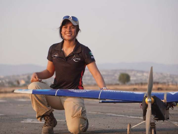 Joven mexicana compite por un lugar en un viaje al espacio