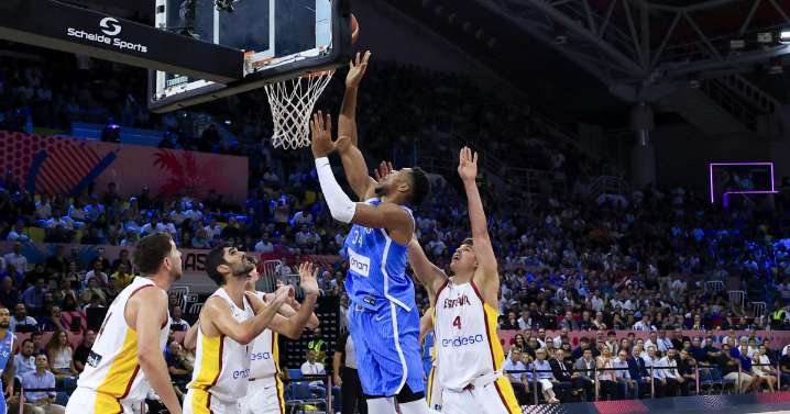 Antetokounmpo firma el final anticipado de Scariolo y acaba con la era dorada de España