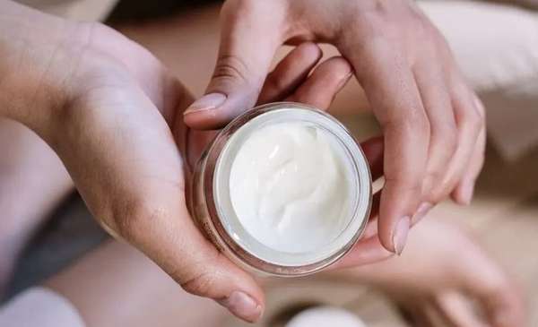 ANMAT prohibió productos cosméticos para el acné y la rosácea que pone en peligro la salud