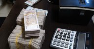 Cash crunch chaos: Syrians endure banking hell to withdraw just a few pounds