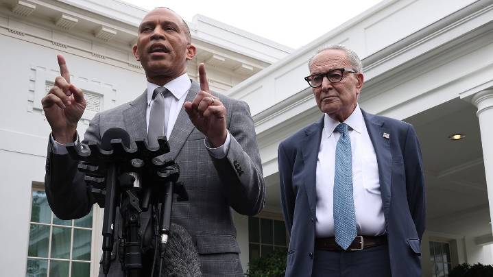 Trump, Democrats leave meeting without deal to avoid government shutdown
